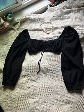 Tie front long sleeve crop top